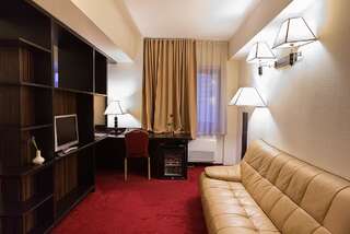 Отель Ramada Iasi City Center Яссы Номер с кроватью размера «queen-size»-4
