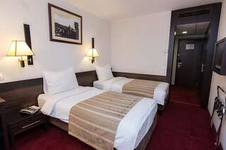 Отель Ramada Iasi City Center Яссы Двухместный номер с 2 отдельными кроватями - Для некурящих-3